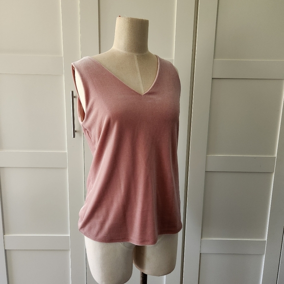 White House Black Market Small Velvet Stretch Pink V-Neck Sleeveless Top - Picture 2 of 7